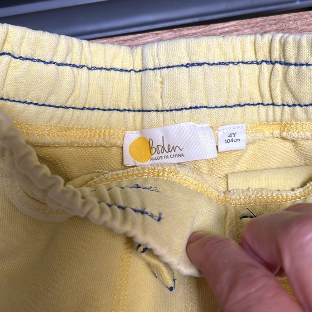 Mini boden Pull on Sweatshort. Size 4y - Picture 4 of 5